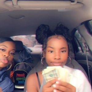 Meet your Posher, Yonna